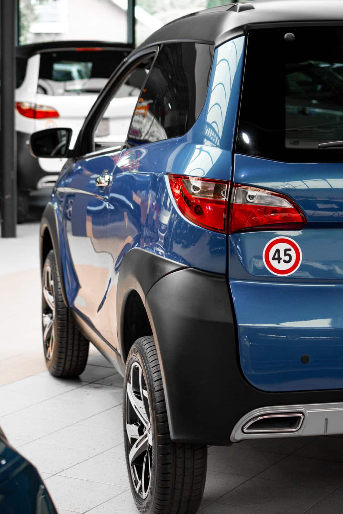 Aixam Crossover Premium Emotion 2021 Brommobiel Occasion Saffierblauw Metallic