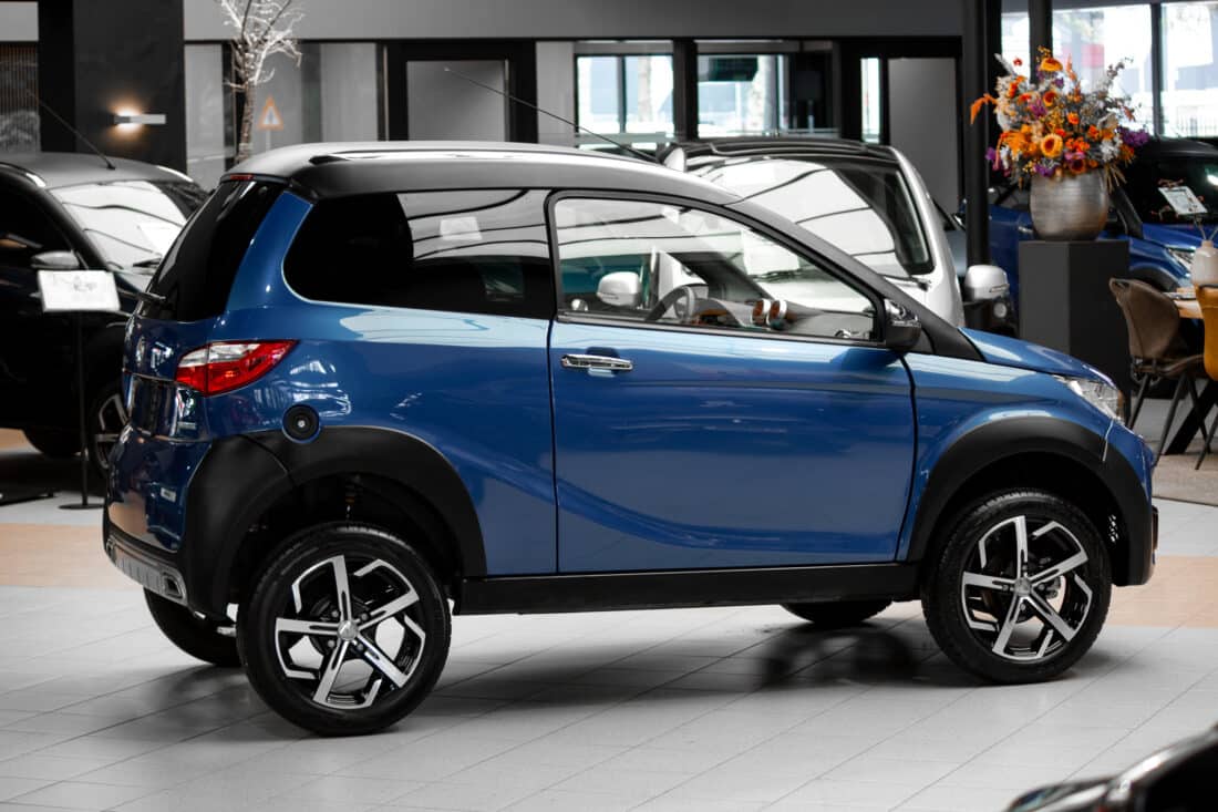 Aixam Crossover Premium Emotion 2021 Brommobiel Occasion Saffierblauw Metallic