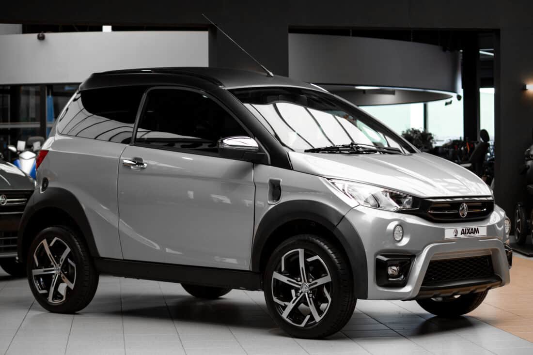Aixam E Crossover Premium Emotion 2024 Elektrische Brommobiel Occasion Zilvergrijs Metallic Aixam E Crossover Premium Emotion 2024 Elektrische Brommobiel Occasion Zilvergrijs Metallic