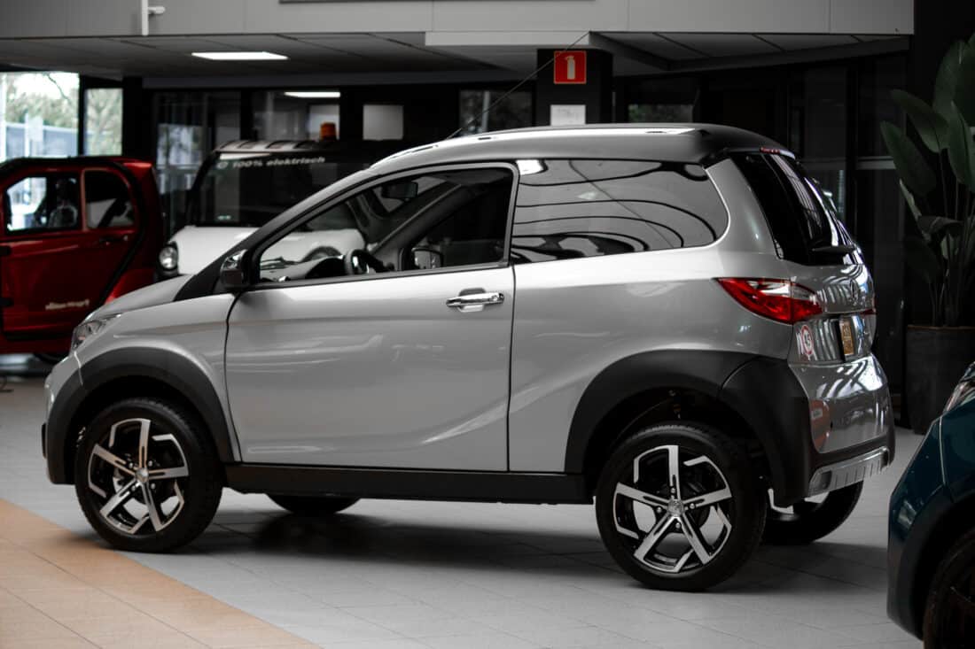 Aixam E Crossover Premium Emotion 2024 Elektrische Brommobiel Occasion Zilvergrijs Metallic Aixam E Crossover Premium Emotion 2024 Elektrische Brommobiel Occasion Zilvergrijs Metallic