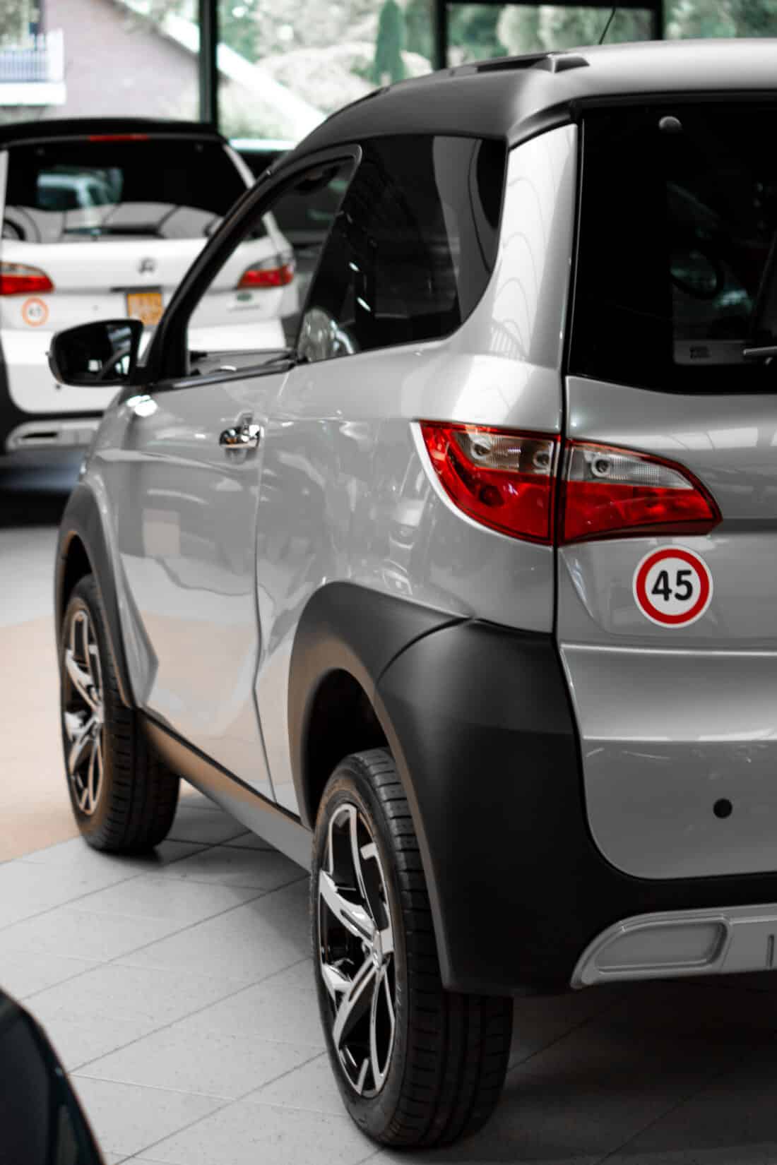 Aixam E Crossover Premium Emotion 2024 Elektrische Brommobiel Occasion Zilvergrijs Metallic Aixam E Crossover Premium Emotion 2024 Elektrische Brommobiel Occasion Zilvergrijs Metallic
