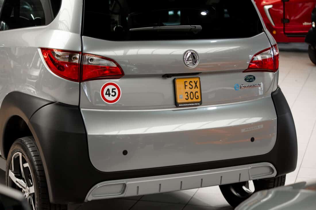 Aixam E Crossover Premium Emotion 2024 Elektrische Brommobiel Occasion Zilvergrijs Metallic Aixam E Crossover Premium Emotion 2024 Elektrische Brommobiel Occasion Zilvergrijs Metallic