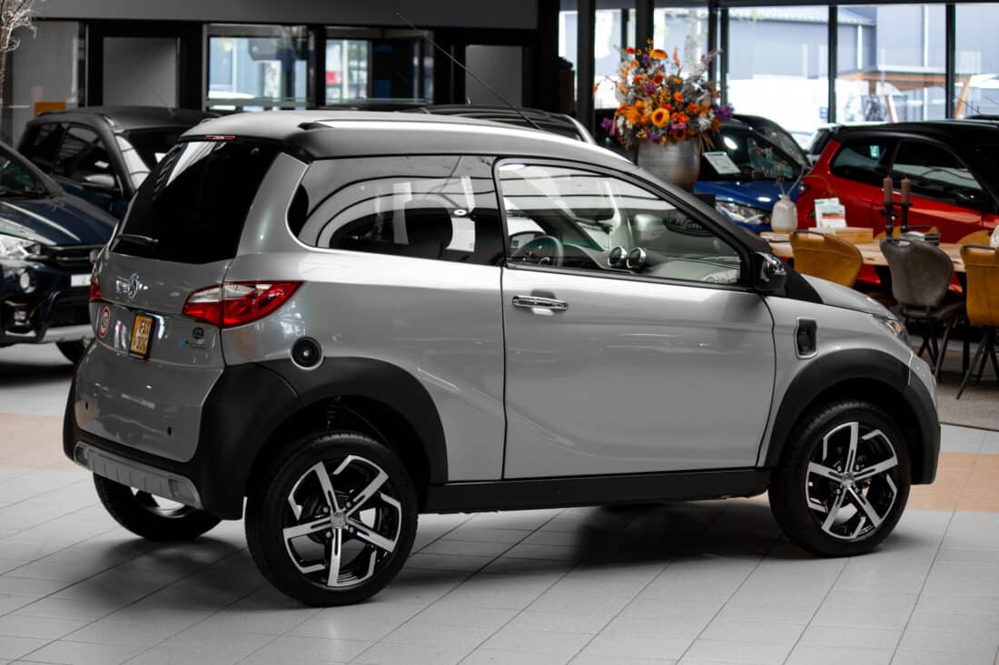 Aixam E Crossover Premium Emotion 2024 Elektrische Brommobiel Occasion Zilvergrijs Metallic Aixam E Crossover Premium Emotion 2024 Elektrische Brommobiel Occasion Zilvergrijs Metallic