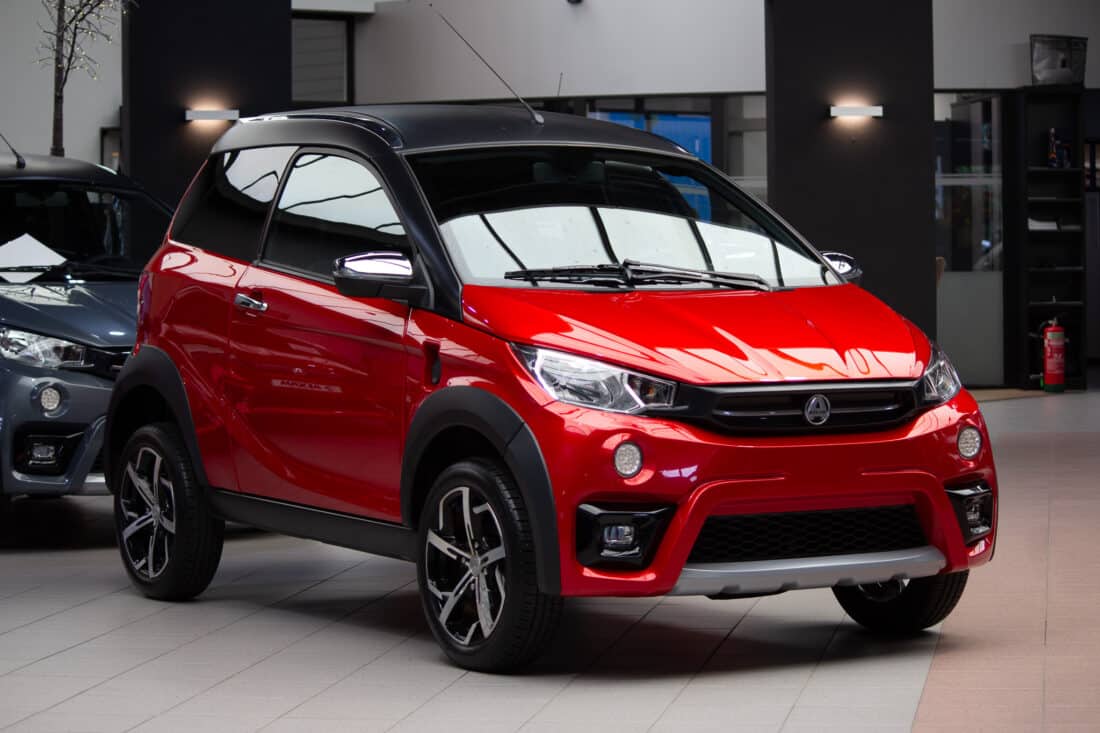 Aixam E Crossover Premium Emotion 2022 Elektrische Brommobiel Occasion Parelmoer Rood Aixam E Crossover Premium Emotion 2022 Elektrische Brommobiel Occasion Parelmoer Rood