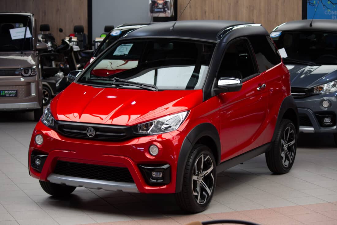 Aixam E Crossover Premium Emotion 2022 Elektrische Brommobiel Occasion Parelmoer Rood Aixam E Crossover Premium Emotion 2022 Elektrische Brommobiel Occasion Parelmoer Rood