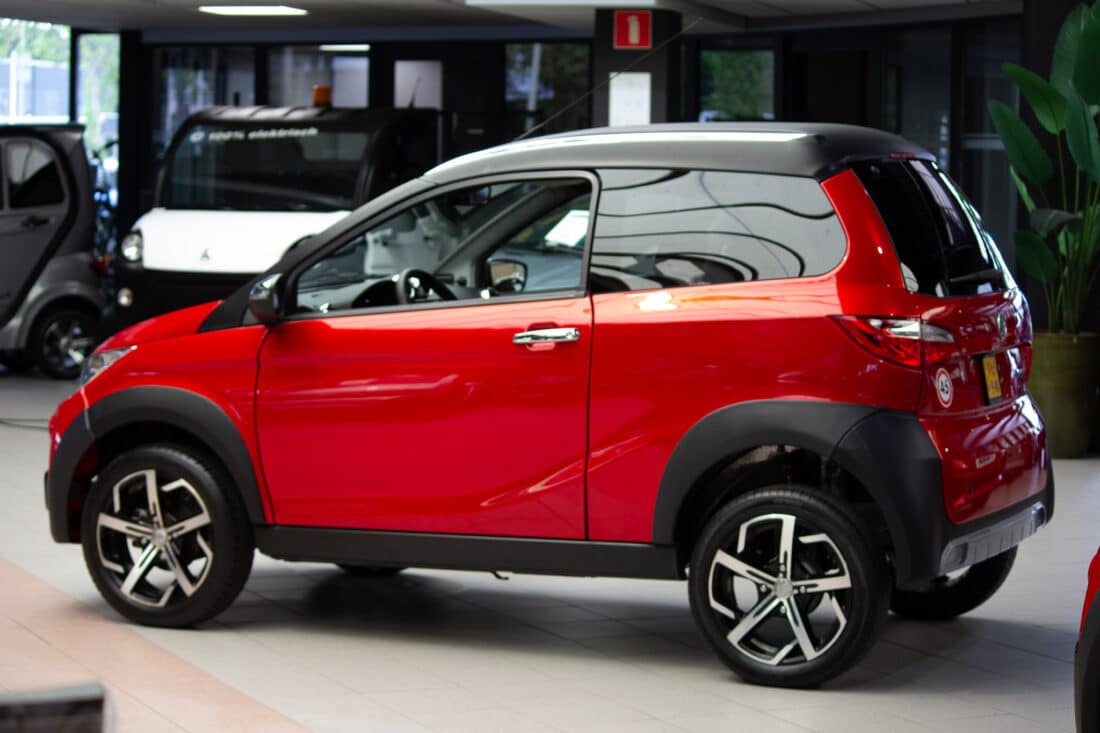 Aixam E Crossover Premium Emotion 2022 Elektrische Brommobiel Occasion Parelmoer Rood Aixam E Crossover Premium Emotion 2022 Elektrische Brommobiel Occasion Parelmoer Rood