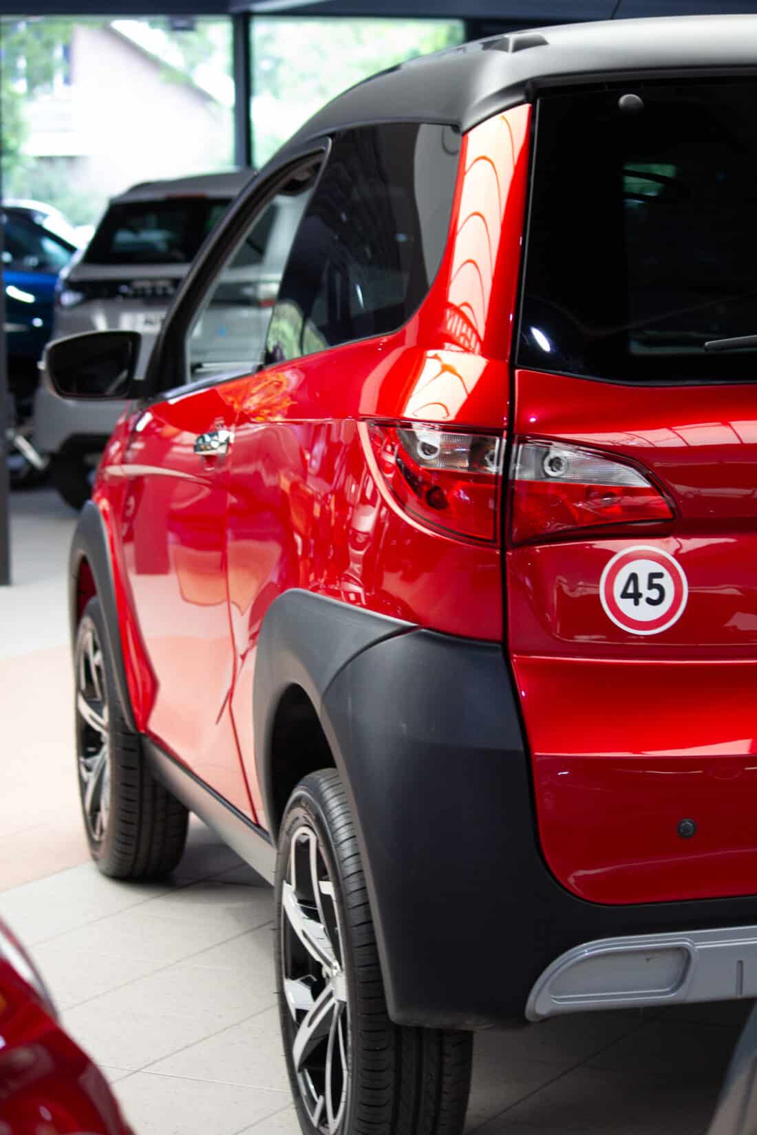Aixam E Crossover Premium Emotion 2022 Elektrische Brommobiel Occasion Parelmoer Rood Aixam E Crossover Premium Emotion 2022 Elektrische Brommobiel Occasion Parelmoer Rood