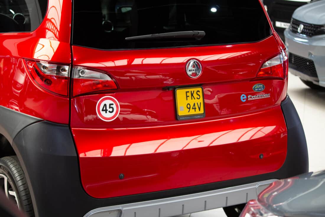 Aixam E Crossover Premium Emotion 2022 Elektrische Brommobiel Occasion Parelmoer Rood Aixam E Crossover Premium Emotion 2022 Elektrische Brommobiel Occasion Parelmoer Rood