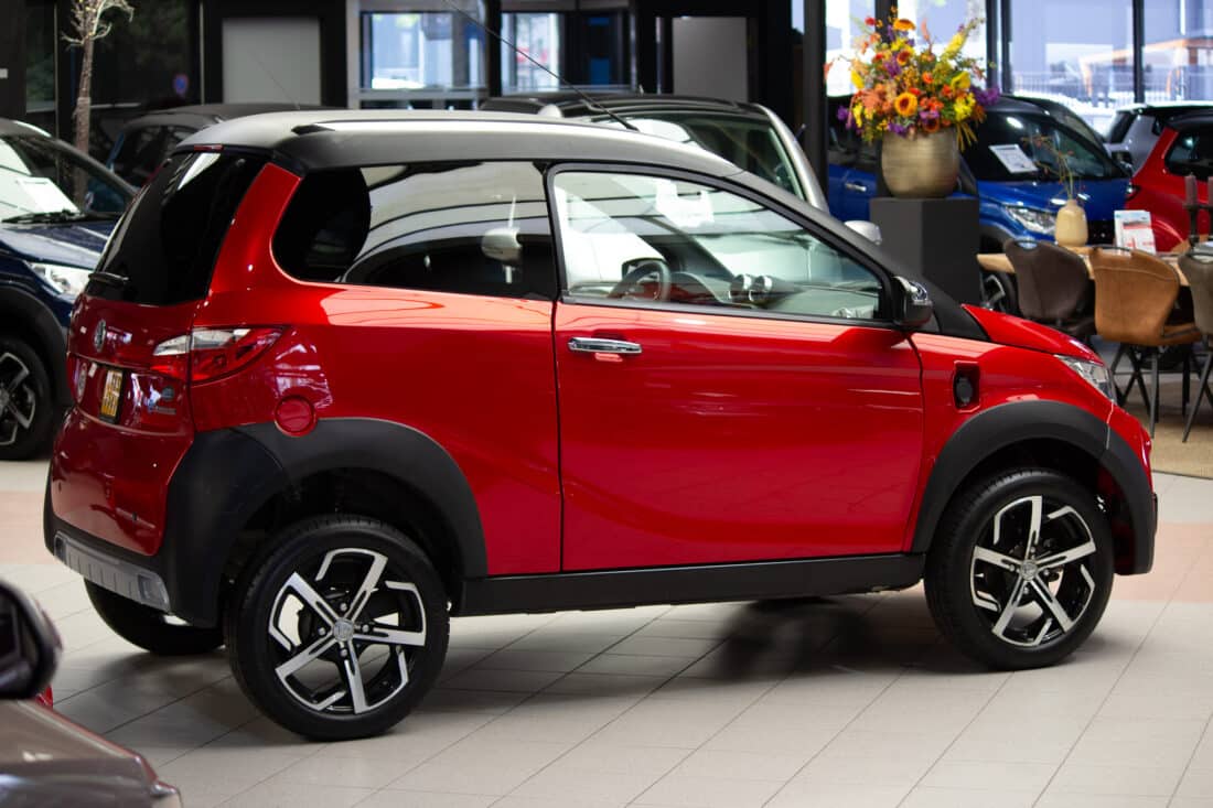 Aixam E Crossover Premium Emotion 2022 Elektrische Brommobiel Occasion Parelmoer Rood Aixam E Crossover Premium Emotion 2022 Elektrische Brommobiel Occasion Parelmoer Rood