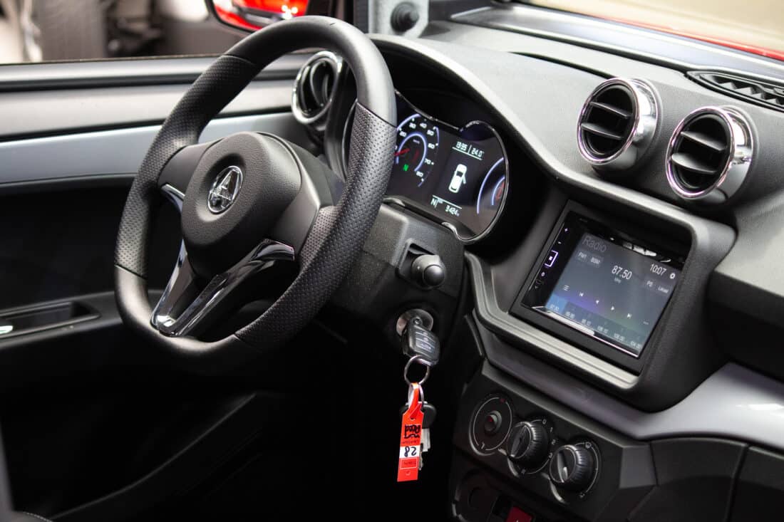 Aixam E Crossover Premium Emotion 2022 Elektrische Brommobiel Occasion Parelmoer Rood Aixam E Crossover Premium Emotion 2022 Elektrische Brommobiel Occasion Parelmoer Rood