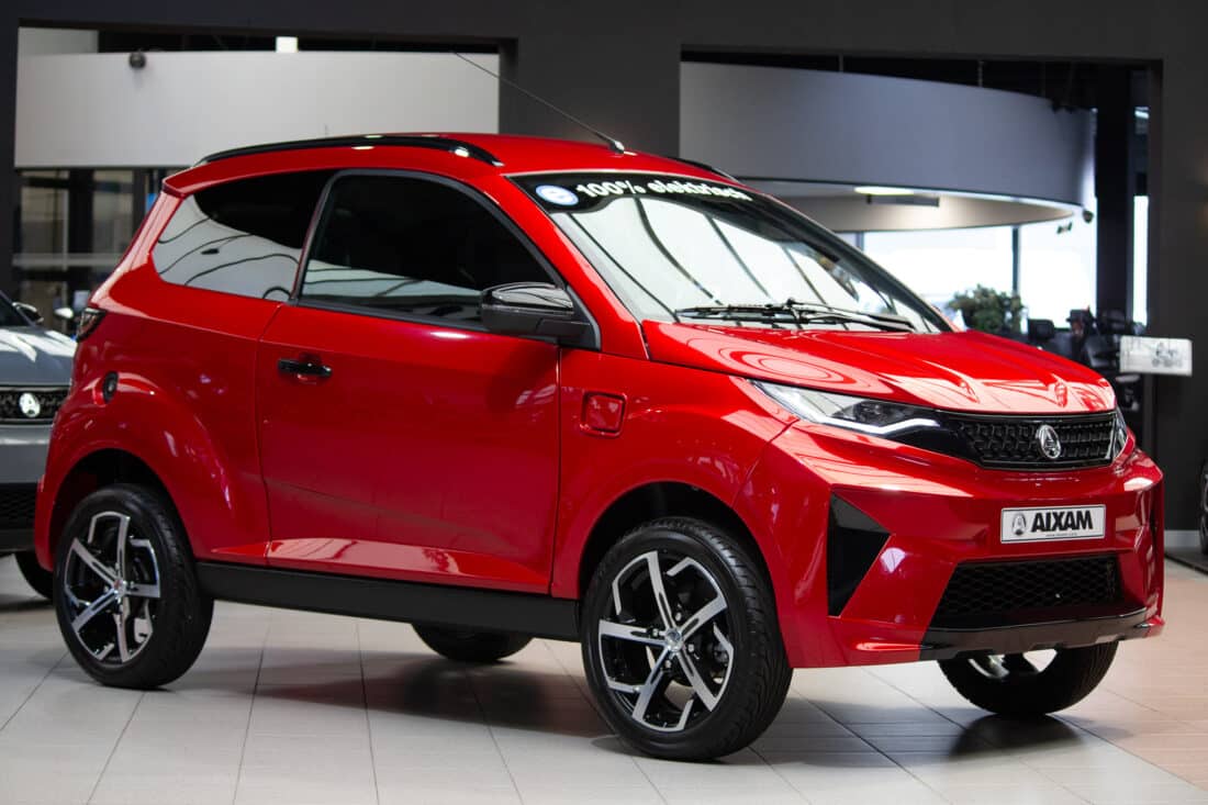 Aixam E Crossover Premium Ambition S10 2 2026 Brommobiel Occasion Parelmoer Rood