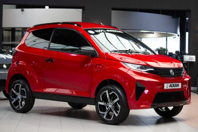 Aixam E Crossover Premium Ambition S10 2 2026 Brommobiel Occasion Parelmoer Rood