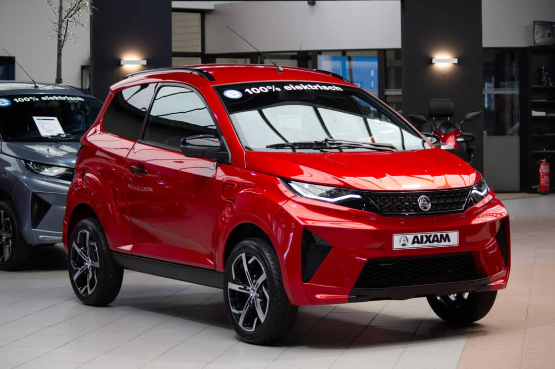 Aixam E Crossover Premium Ambition S10 2 2026 Brommobiel Occasion Parelmoer Rood