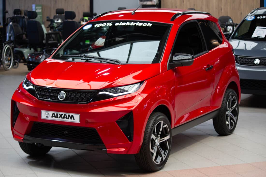 Aixam E Crossover Premium Ambition S10 2 2026 Brommobiel Occasion Parelmoer Rood