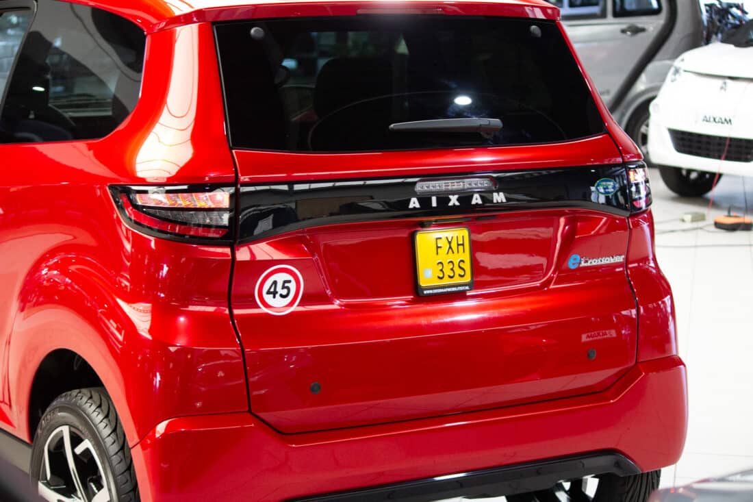 Aixam E Crossover Premium Ambition S10 2 2026 Brommobiel Occasion Parelmoer Rood
