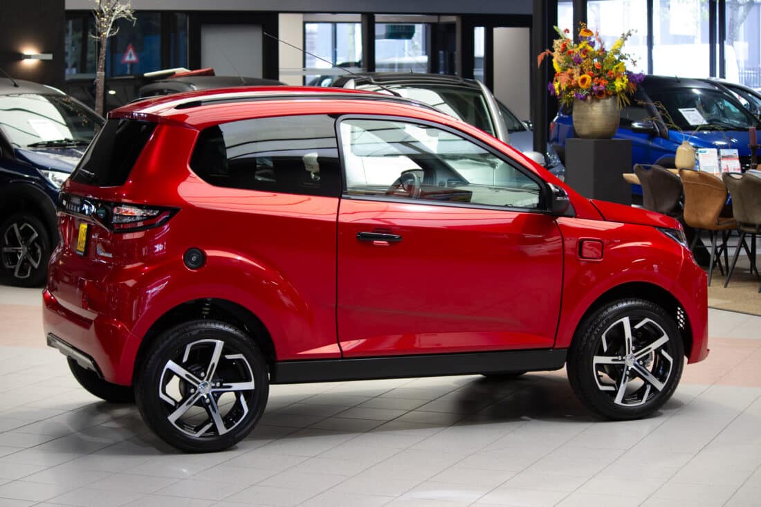 Aixam E Crossover Premium Ambition S10 2 2026 Brommobiel Occasion Parelmoer Rood
