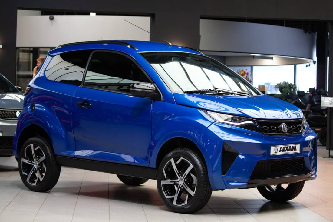 Aixam Crossover Premium Ambition 2025 Brommobiel Occasion Saffier Blauw