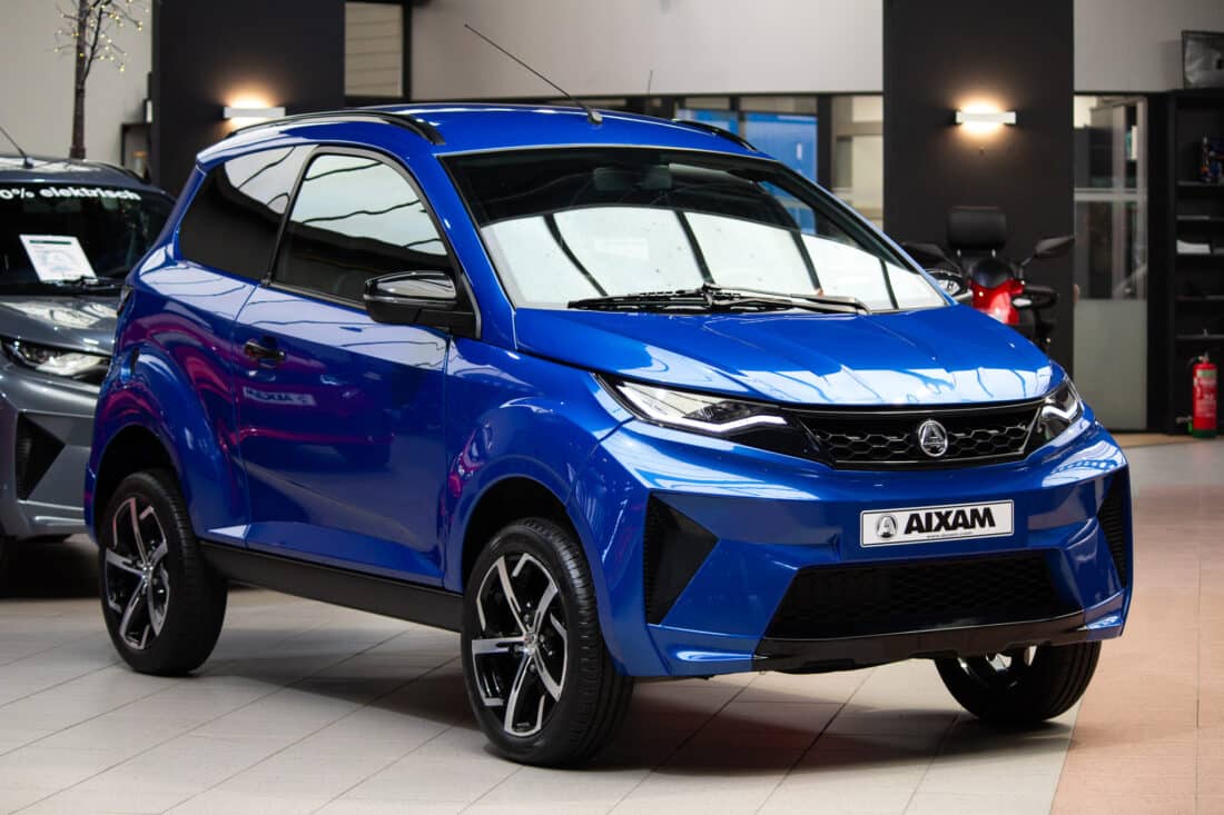Aixam Crossover Premium Ambition 2025 Brommobiel Occasion Saffier Blauw