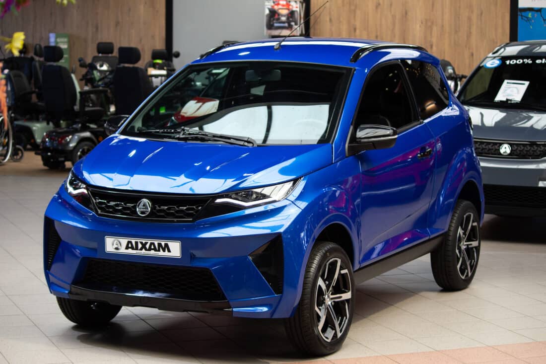 Aixam Crossover Premium Ambition 2025 Brommobiel Occasion Saffier Blauw