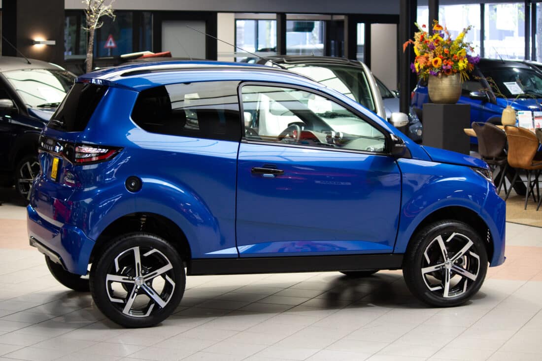 Aixam Crossover Premium Ambition 2025 Brommobiel Occasion Saffier Blauw