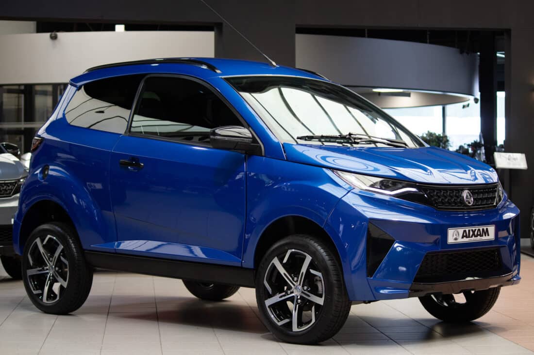Aixam Crossover Premium Ambition E5 2025 Brommobiel Occasion Saffier Blauw Aixam Crossover Premium Ambition E5 2025 Brommobiel Occasion Saffier Blauw