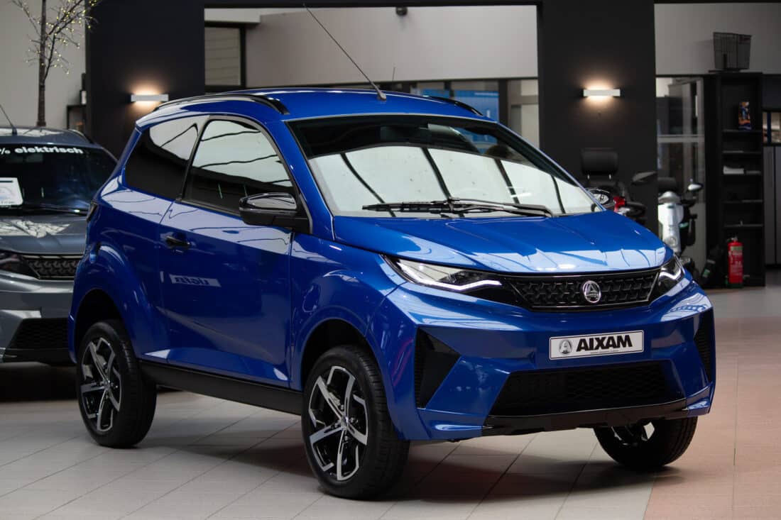 Aixam Crossover Premium Ambition E5 2025 Brommobiel Occasion Saffier Blauw Aixam Crossover Premium Ambition E5 2025 Brommobiel Occasion Saffier Blauw