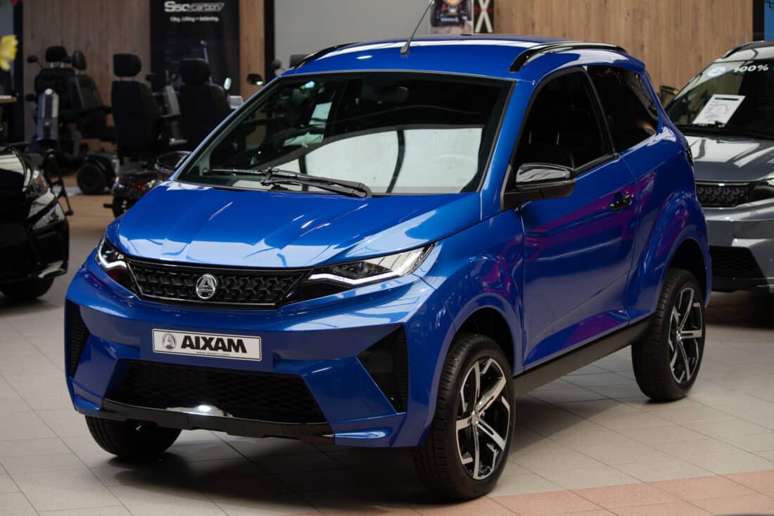 Aixam Crossover Premium Ambition E5 2025 Brommobiel Occasion Saffier Blauw Aixam Crossover Premium Ambition E5 2025 Brommobiel Occasion Saffier Blauw