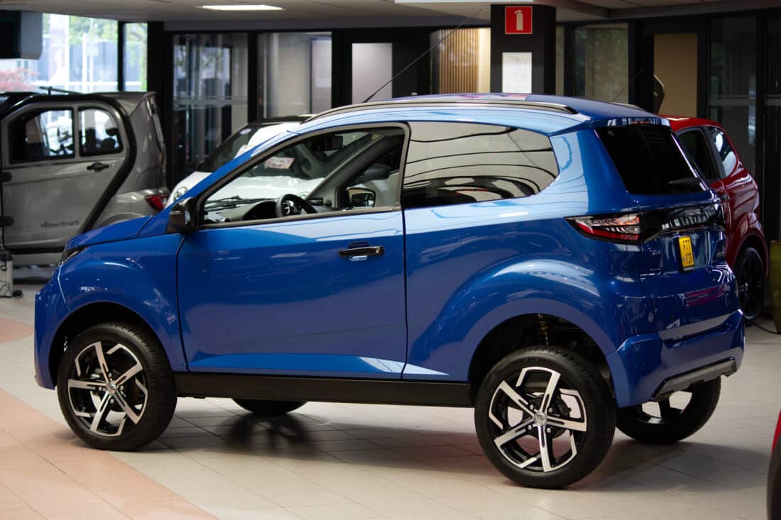 Aixam Crossover Premium Ambition E5 2025 Brommobiel Occasion Saffier Blauw Aixam Crossover Premium Ambition E5 2025 Brommobiel Occasion Saffier Blauw