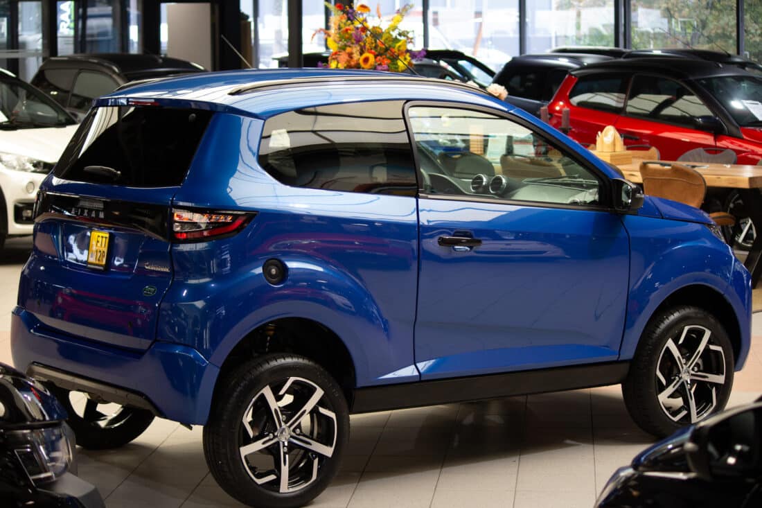 Aixam Crossover Premium Ambition E5 2025 Brommobiel Occasion Saffier Blauw Aixam Crossover Premium Ambition E5 2025 Brommobiel Occasion Saffier Blauw