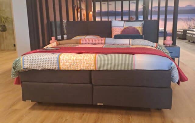 Showmodel Avek Ninety Vast