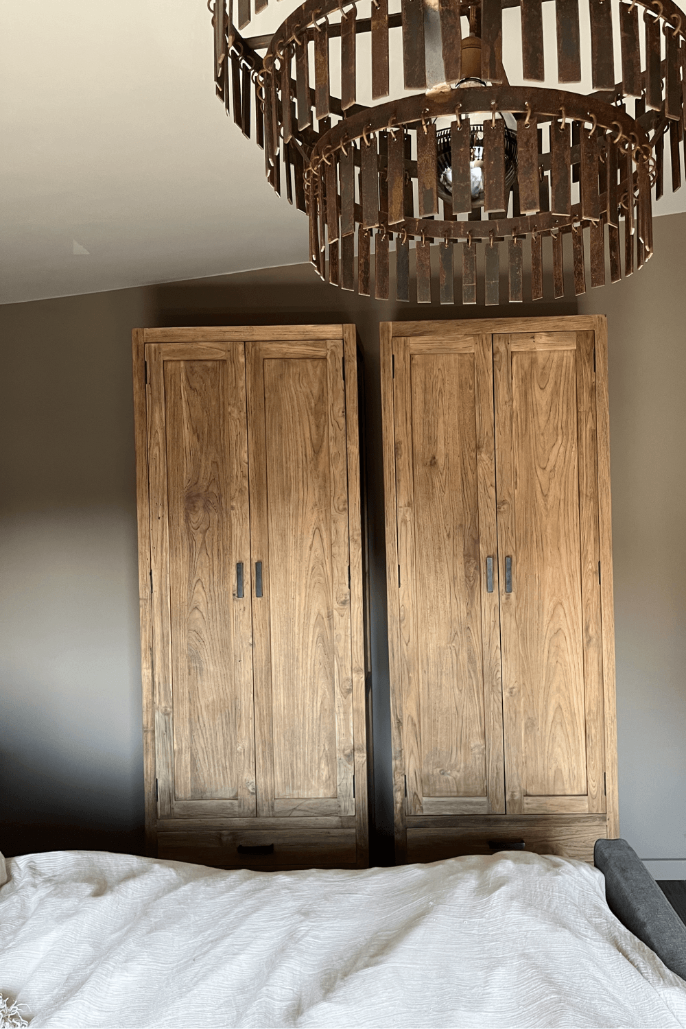 Teak houten opbergkast met 2 deuren en 2 lade 75 cm breed