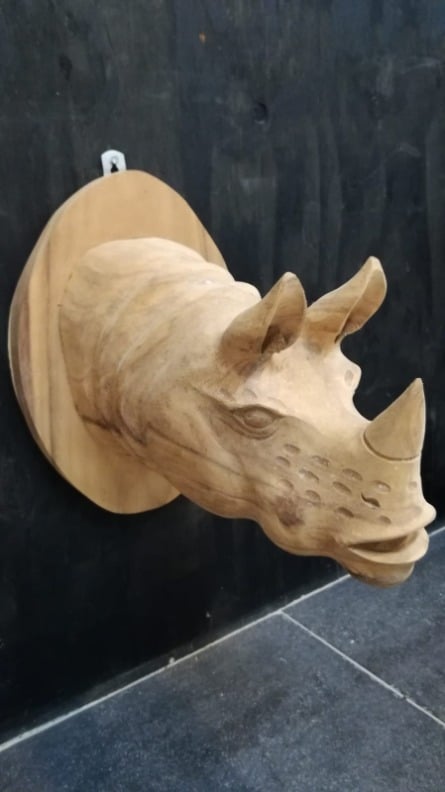 Head Of Rhino 40x30x40h E75 2