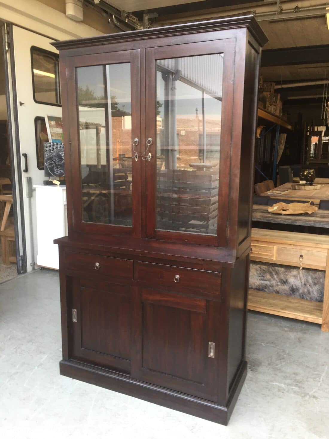 koloniale vitrinekast 120