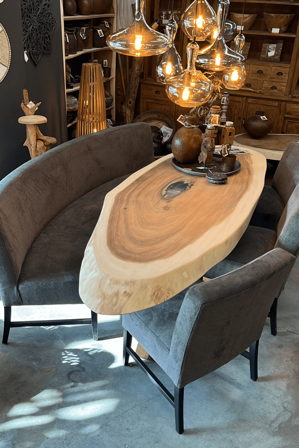 Ovale gezellige eetkamerbank met 3 stoellen