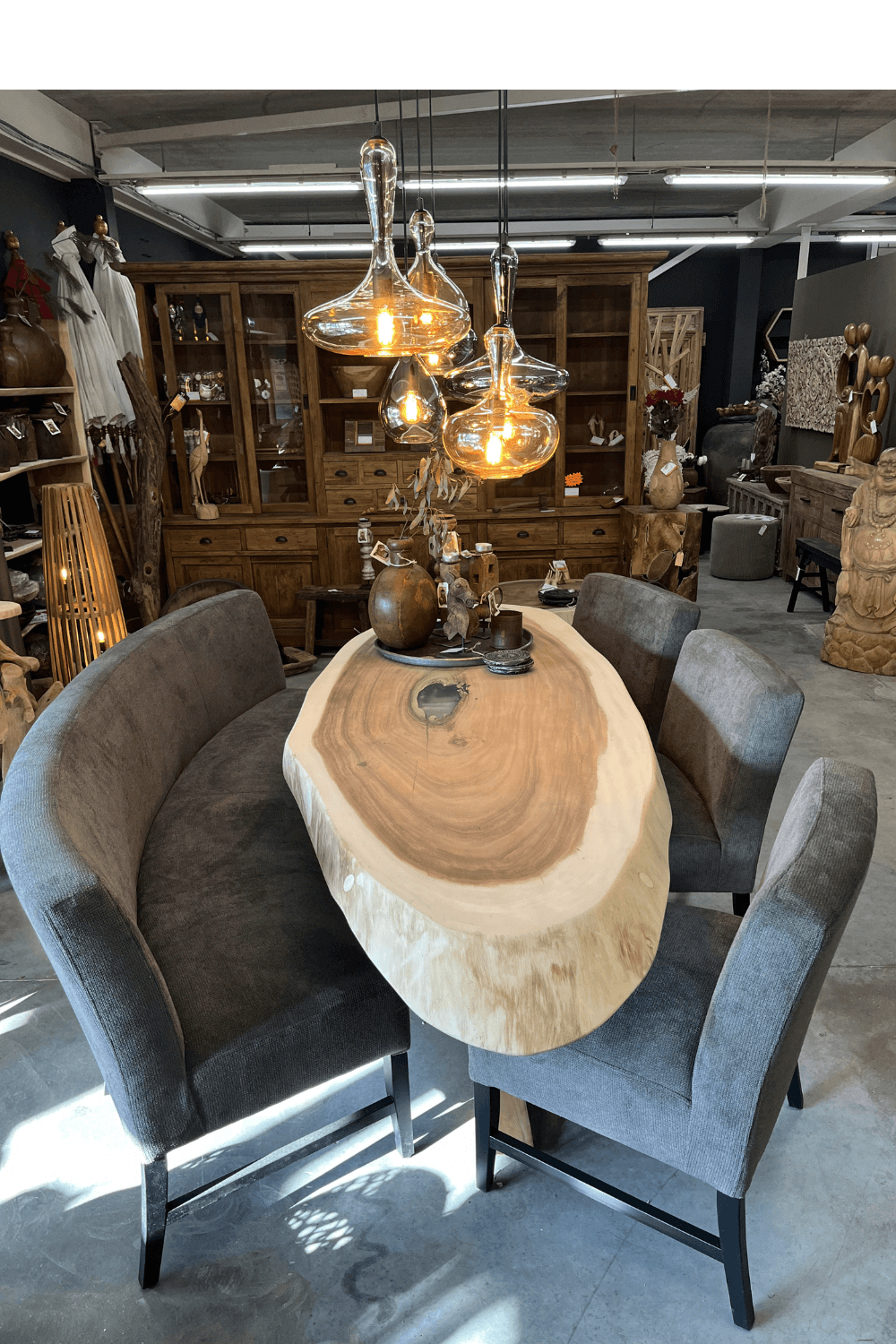 Ovale gezellige eetkamerbank met 3 stoellen