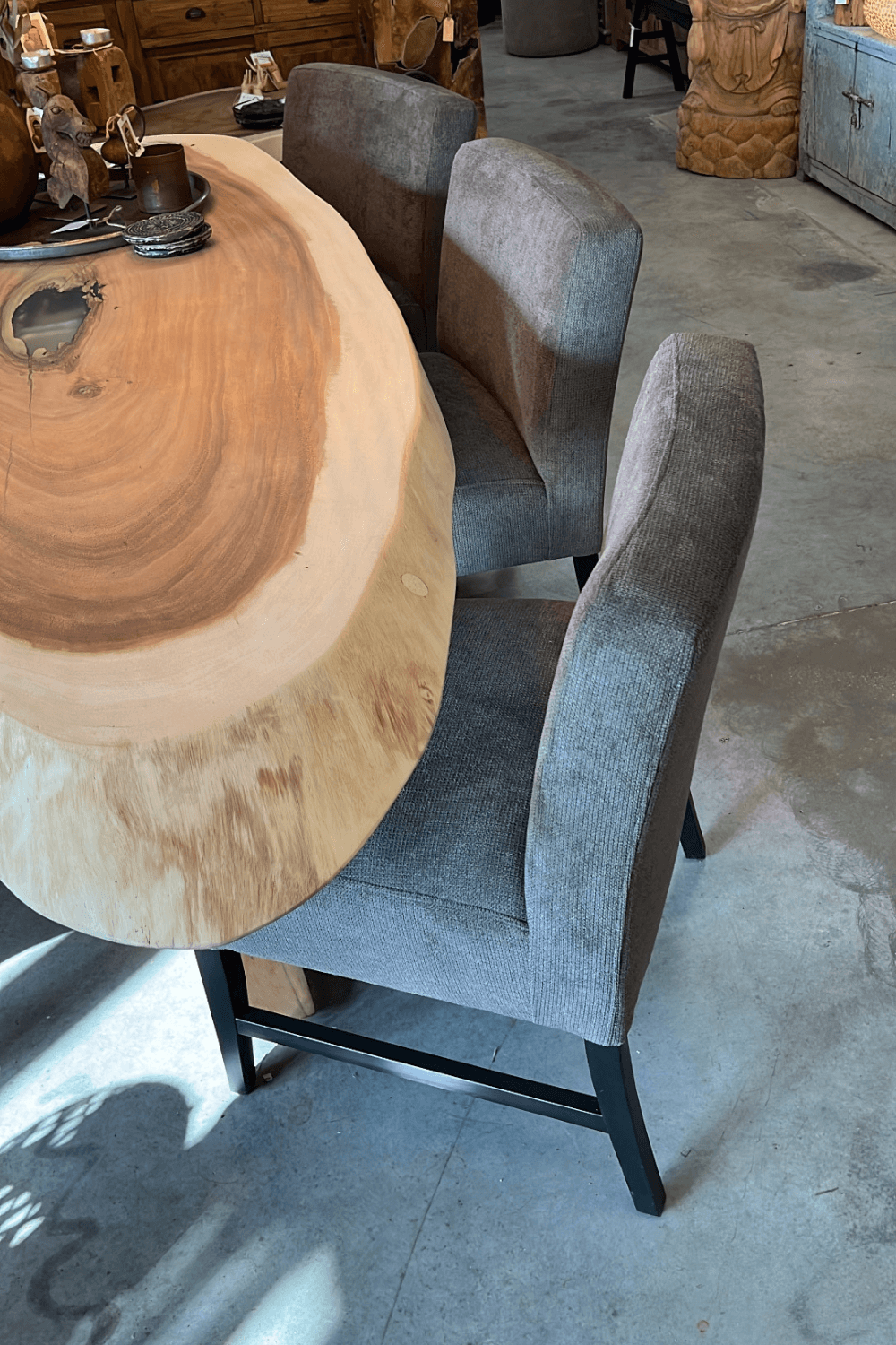 Ovale gezellige eetkamerbank met 3 stoelen