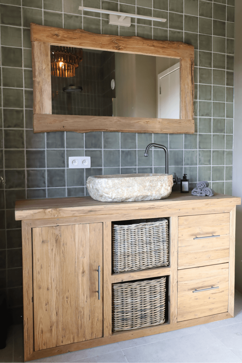 teak houten landelijk badkamermeubel massief 145 cm met mandjes