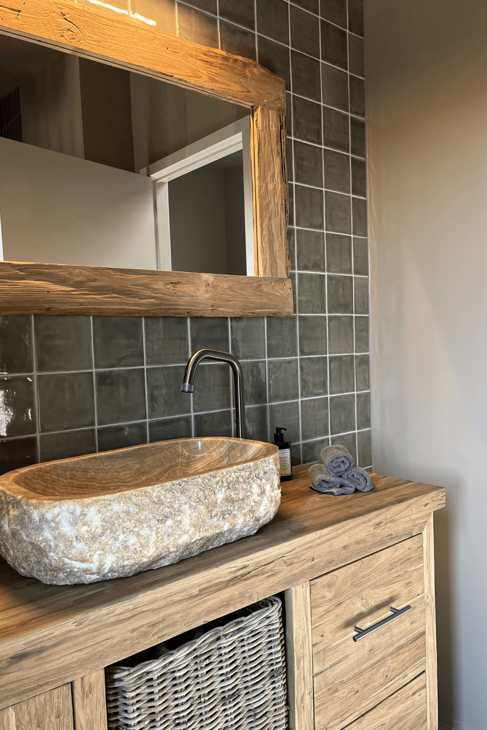 onyx wasbak natuursteen beige wasbom