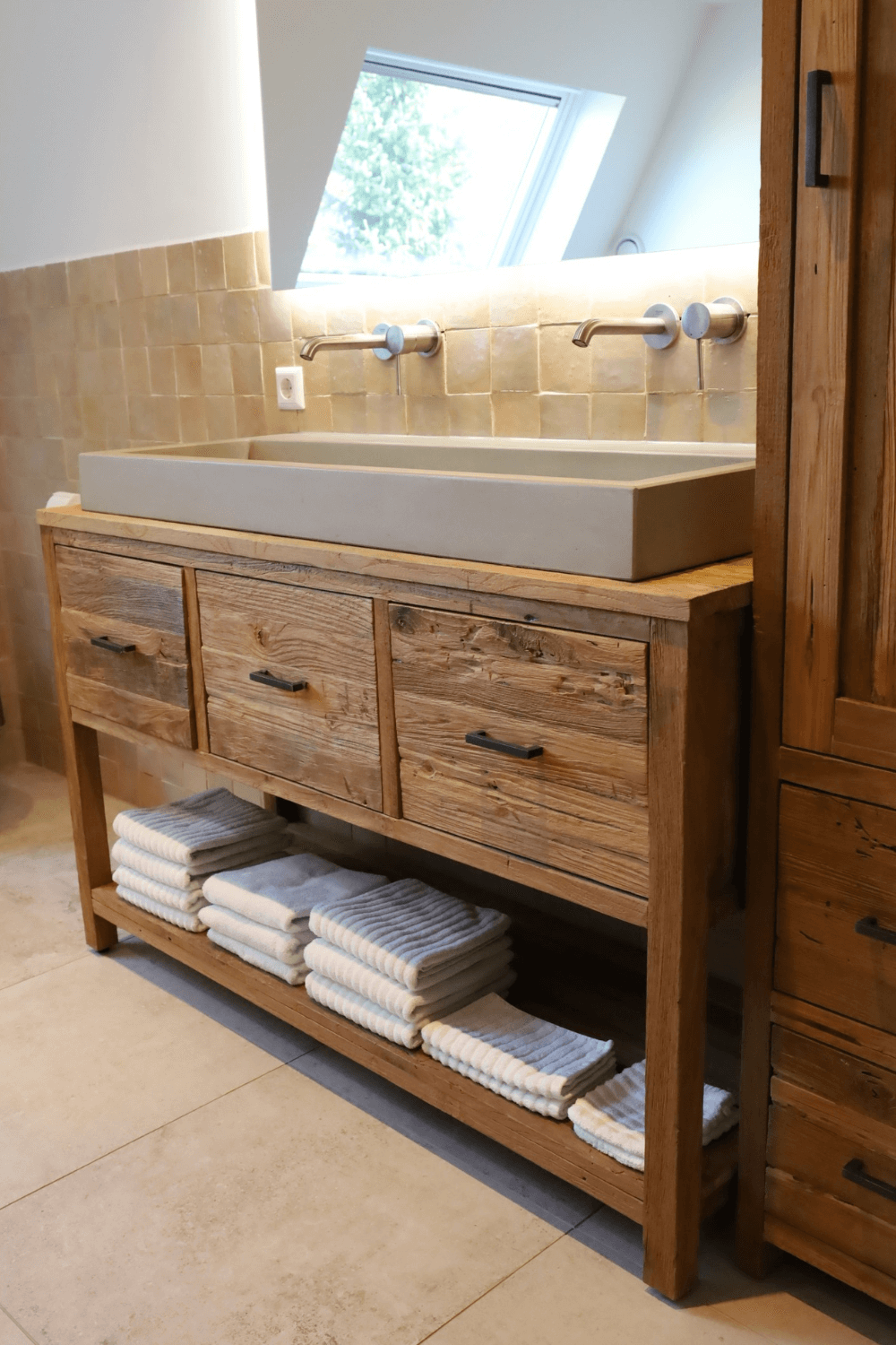 ruw grof teak houten badkamermeubel