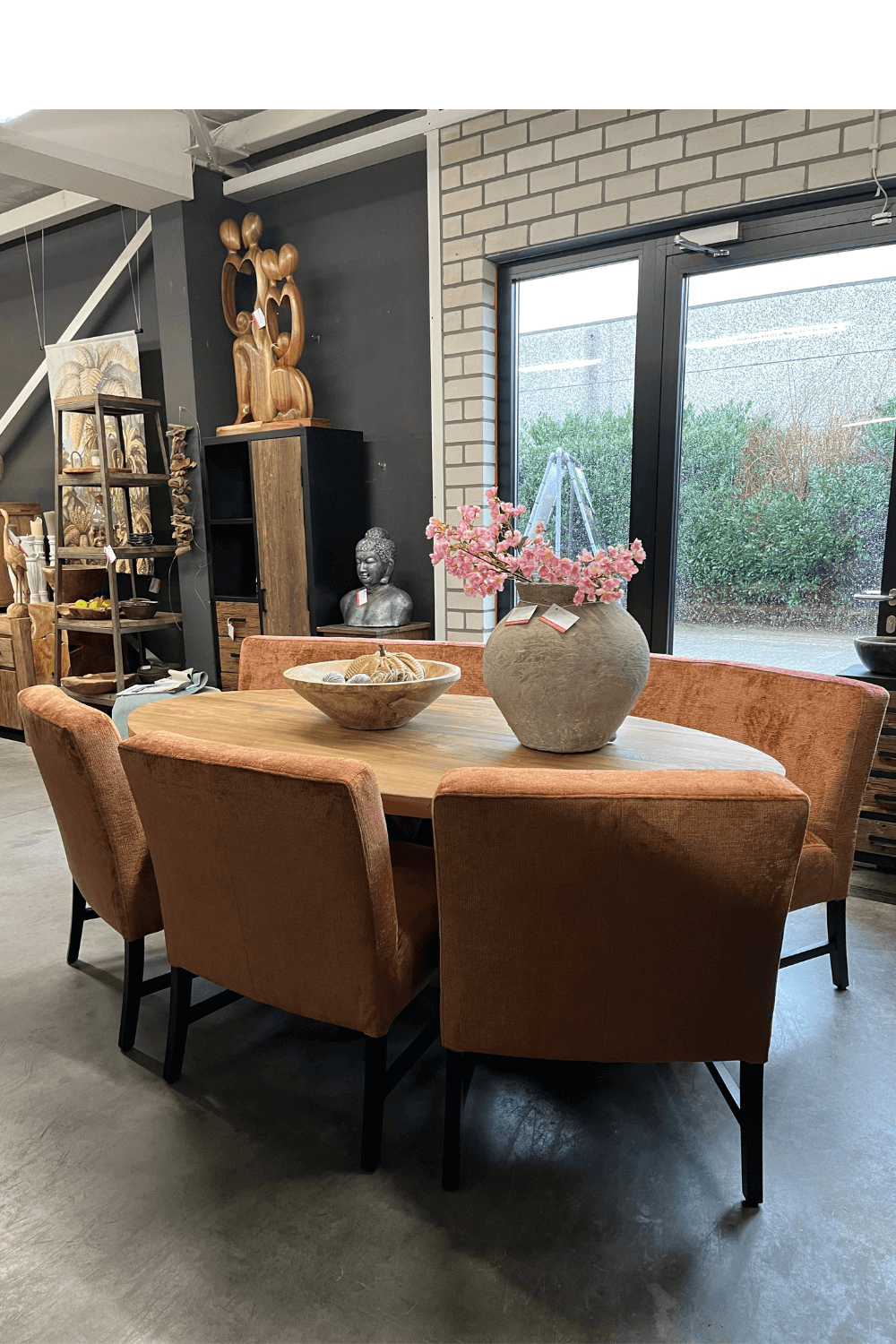 ovale eetkamerbank in terracotta kleur met 3 stoelen ovale eetkamerbank in terracotta kleur met 3 stoelen