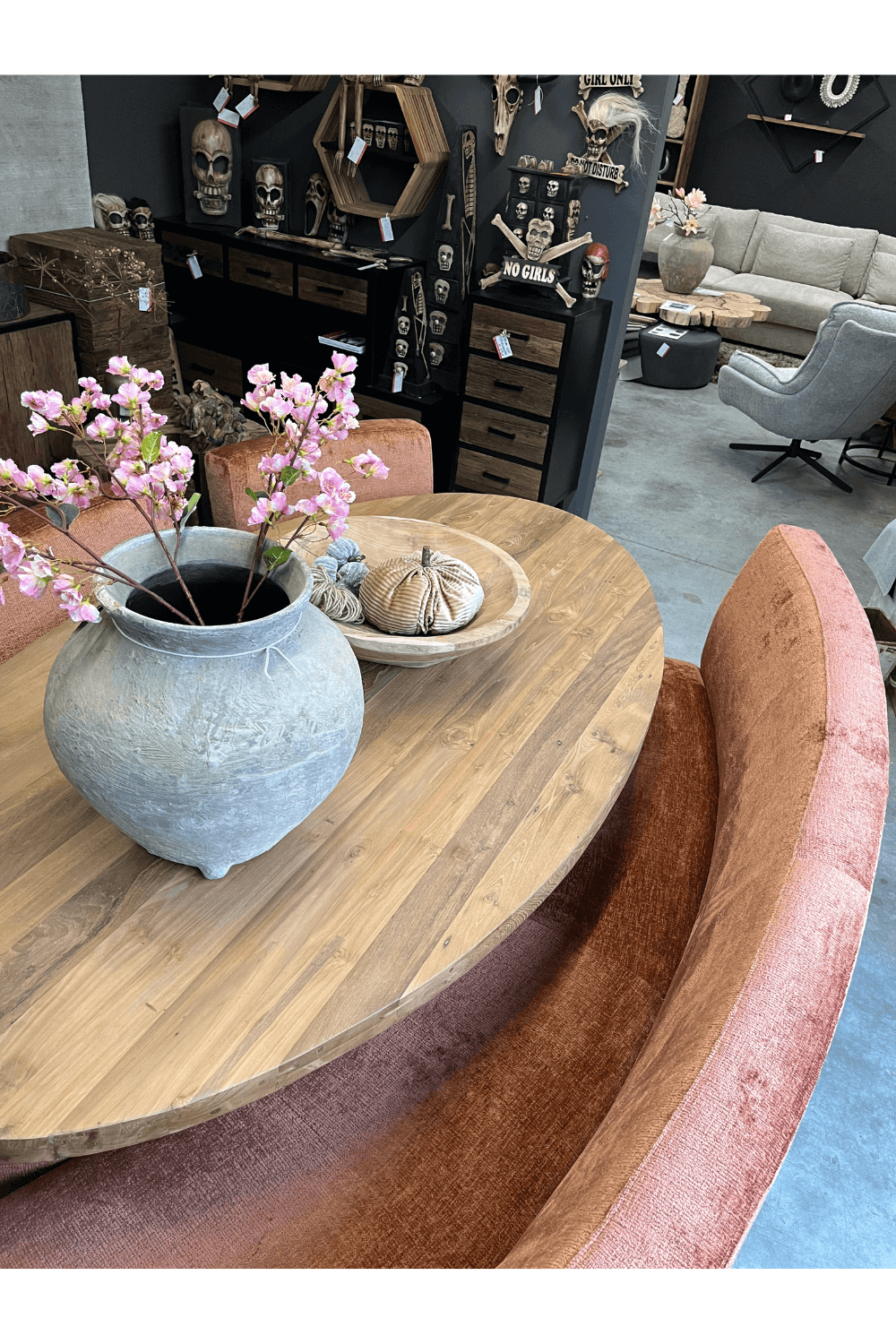 ovale eetkamerbank in terracotta oranje kleur met 3 stoelen ovale eetkamerbank in terracotta oranje kleur met 3 stoelen