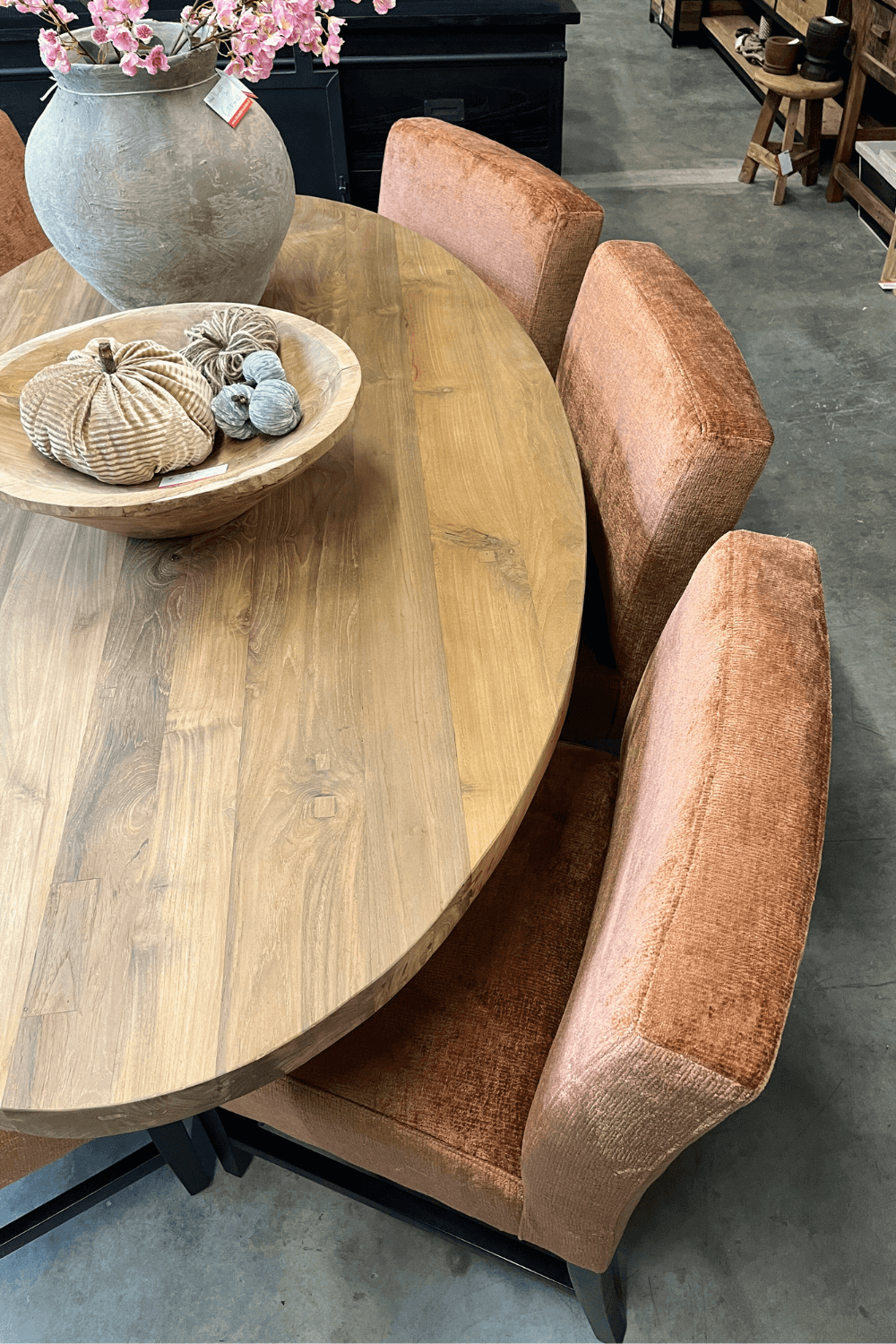 ovale eetkamerbank 240 cm in terracotta oranje kleur met 3 stoelen ovale eetkamerbank 240 cm in terracotta oranje kleur met 3 stoelen