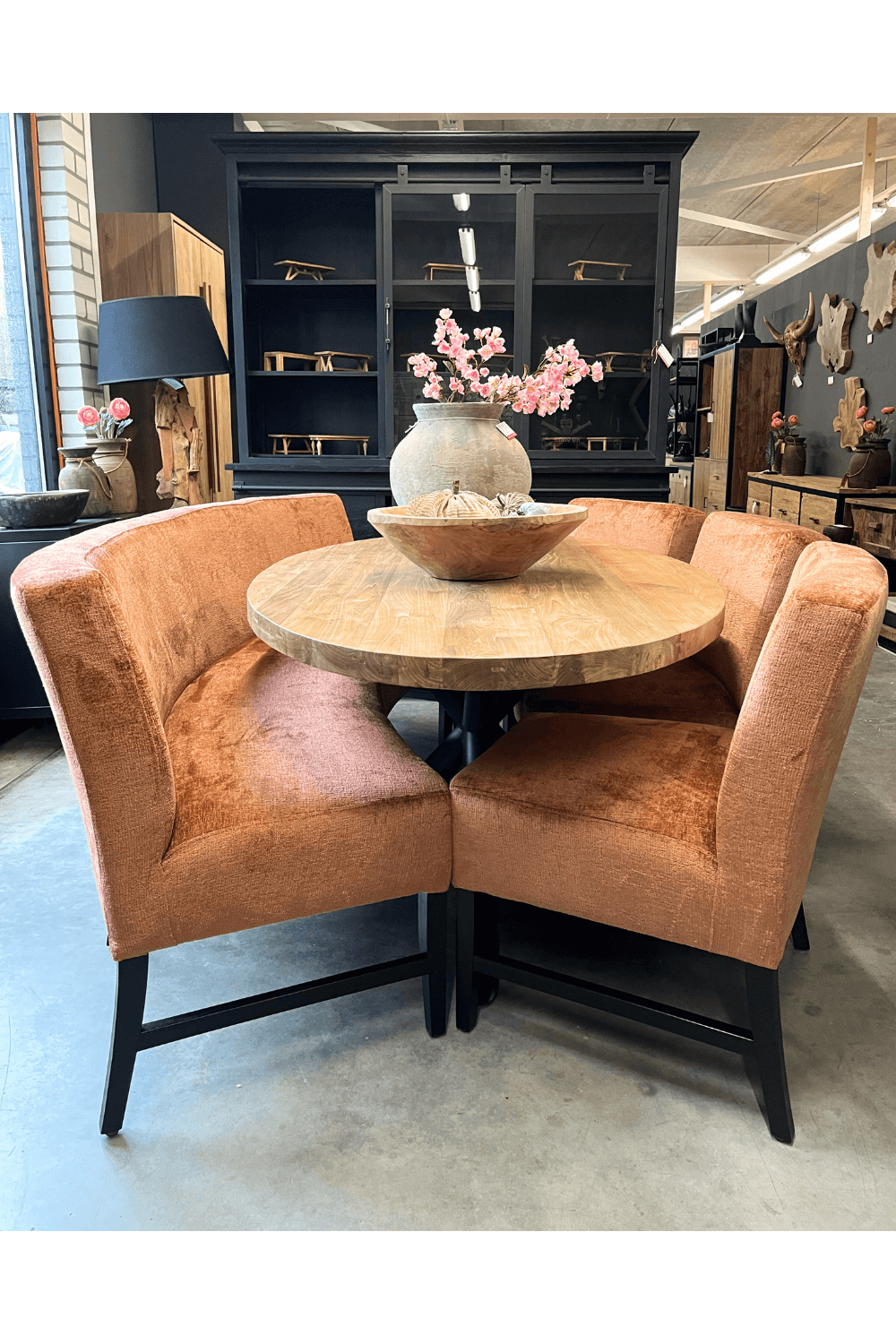 ovale eetkamerbank 240 cm in terracotta oranje kleur met 3 stoelen ovale eetkamerbank 240 cm in terracotta oranje kleur met 3 stoelen