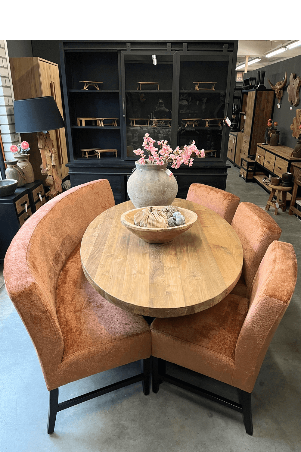 ovale eetkamerbank 240 cm in terracotta oranje kleur met 3 stoelen ovale eetkamerbank 240 cm in terracotta oranje kleur met 3 stoelen