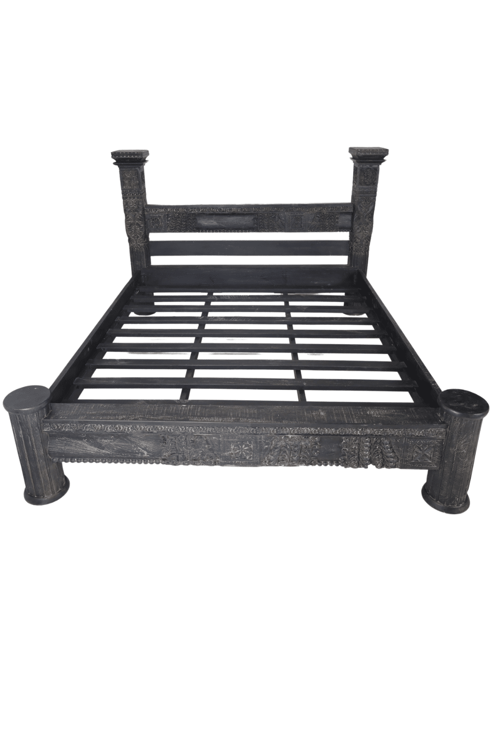 zwart oud Indisch Indiase bed uniek charmant houten bed