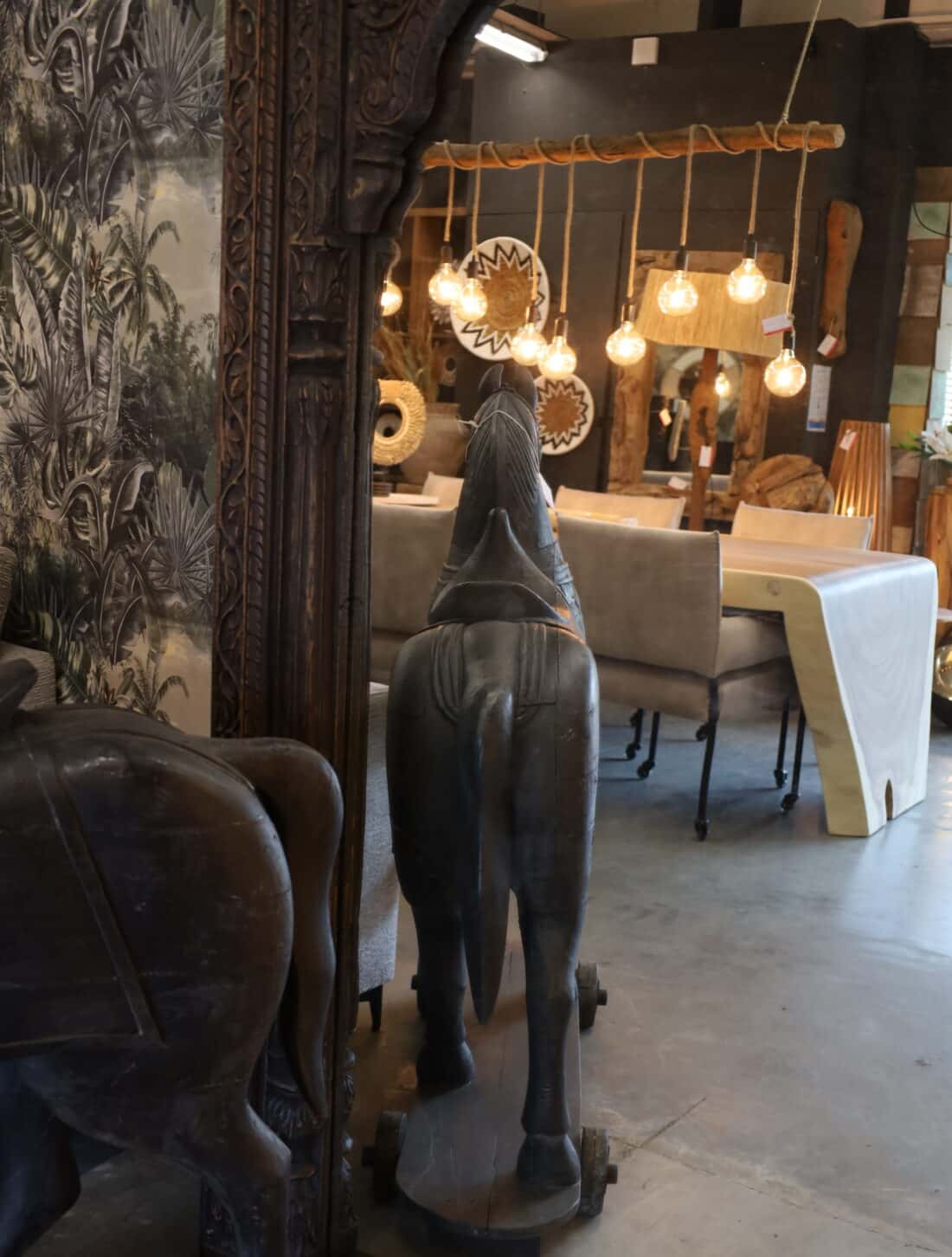 groot zwart houten Paard decoratie