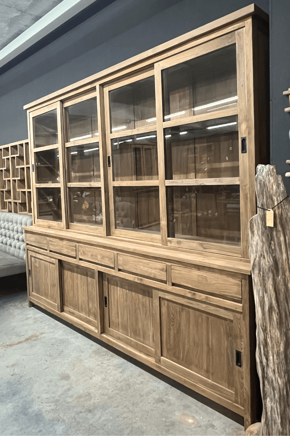 teak houten Strakke vitrinekast 280x52x230 cm