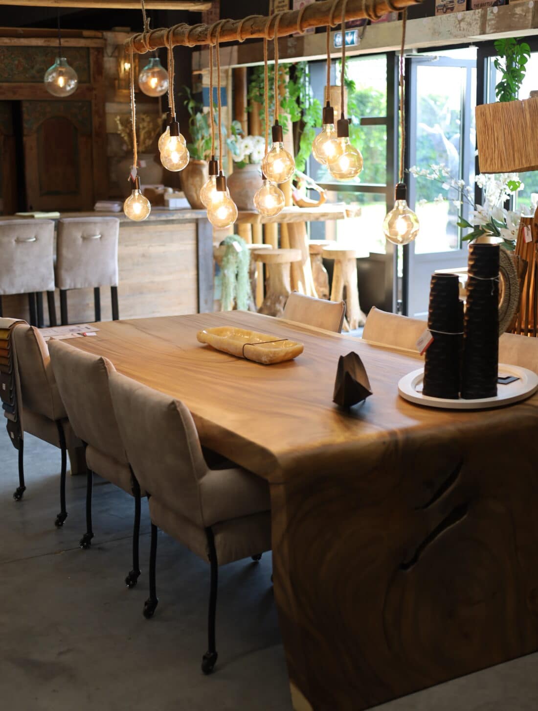 Suar boomstam tafel waterval model uit een stuk