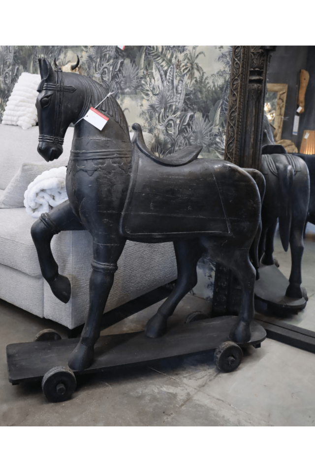 Zwart groot houten paard decoratie india