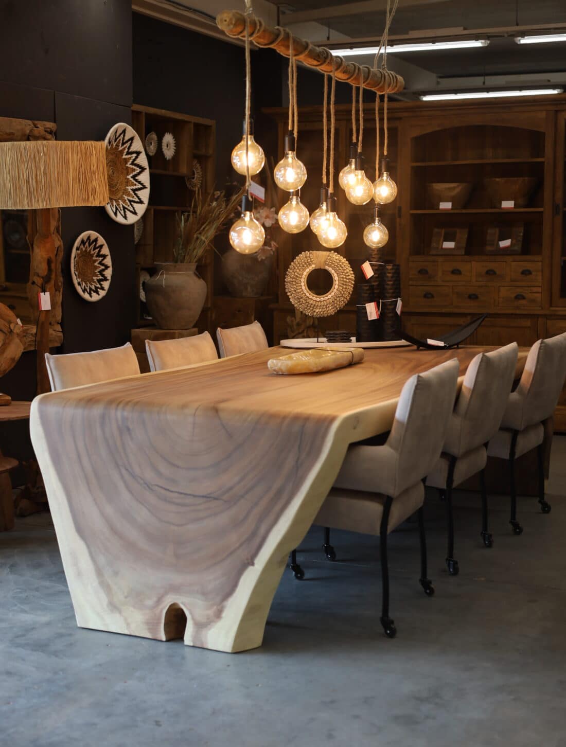 Suar boomstam tafel waterval model uit een stuk